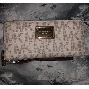 MK SIGNATURE Travel Continental Wallet